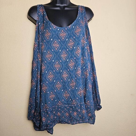 Torrid Geometric Cold Shoulder Blouse - Picture 2 of 7